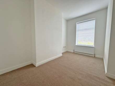 Rochdale Road, Royton, Image 15