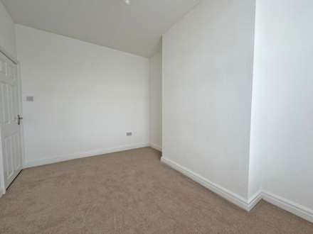 Rochdale Road, Royton, Image 17