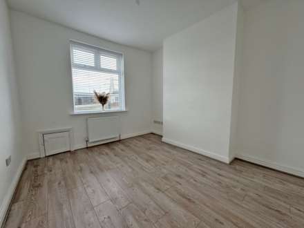 Rochdale Road, Royton, Image 3
