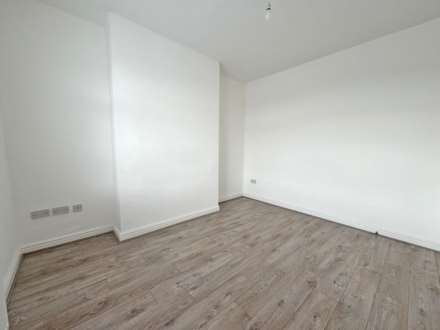 Rochdale Road, Royton, Image 4