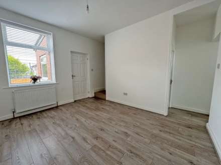 Rochdale Road, Royton, Image 8