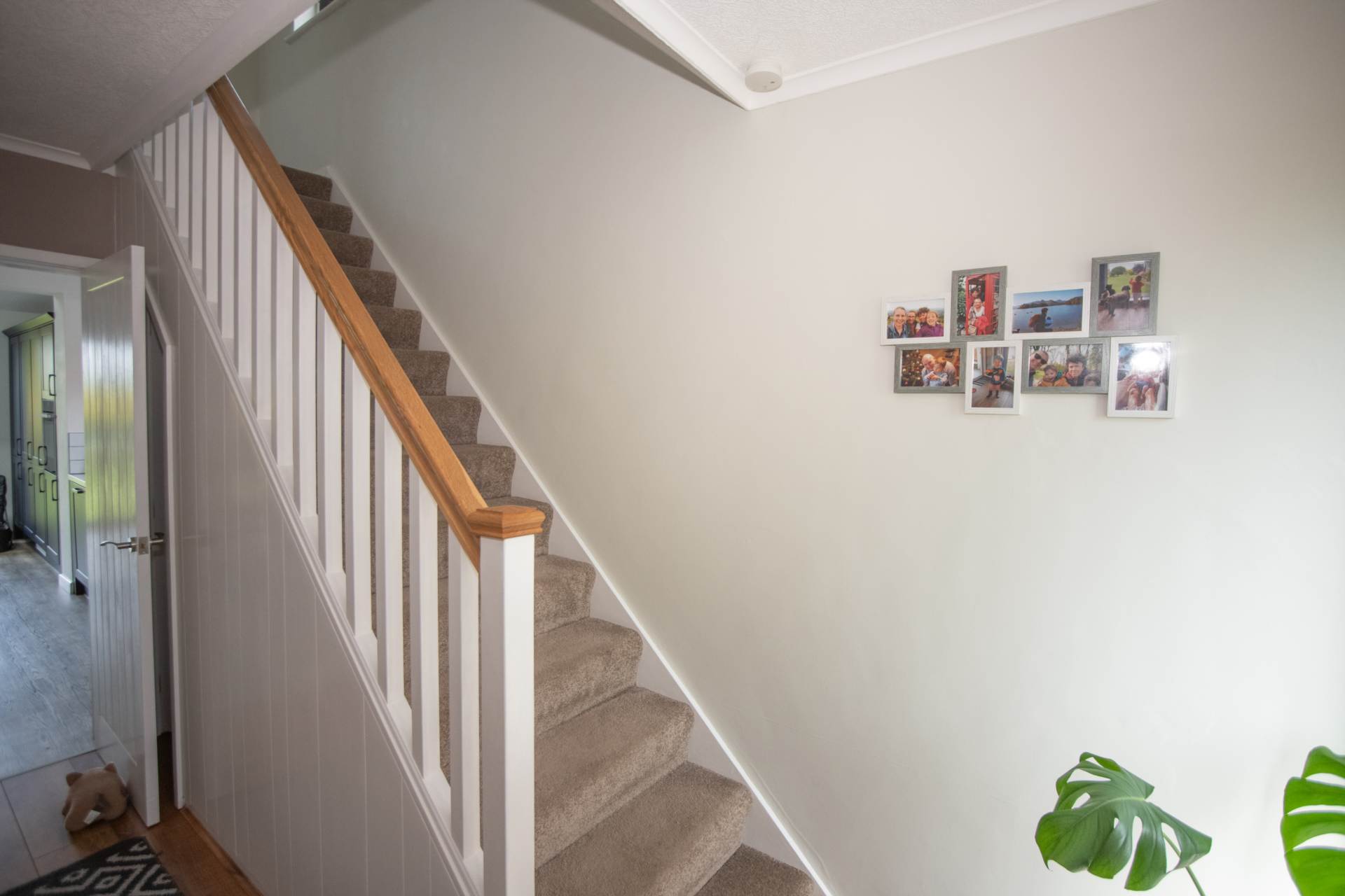 Manor Road, Shaw, Image 11