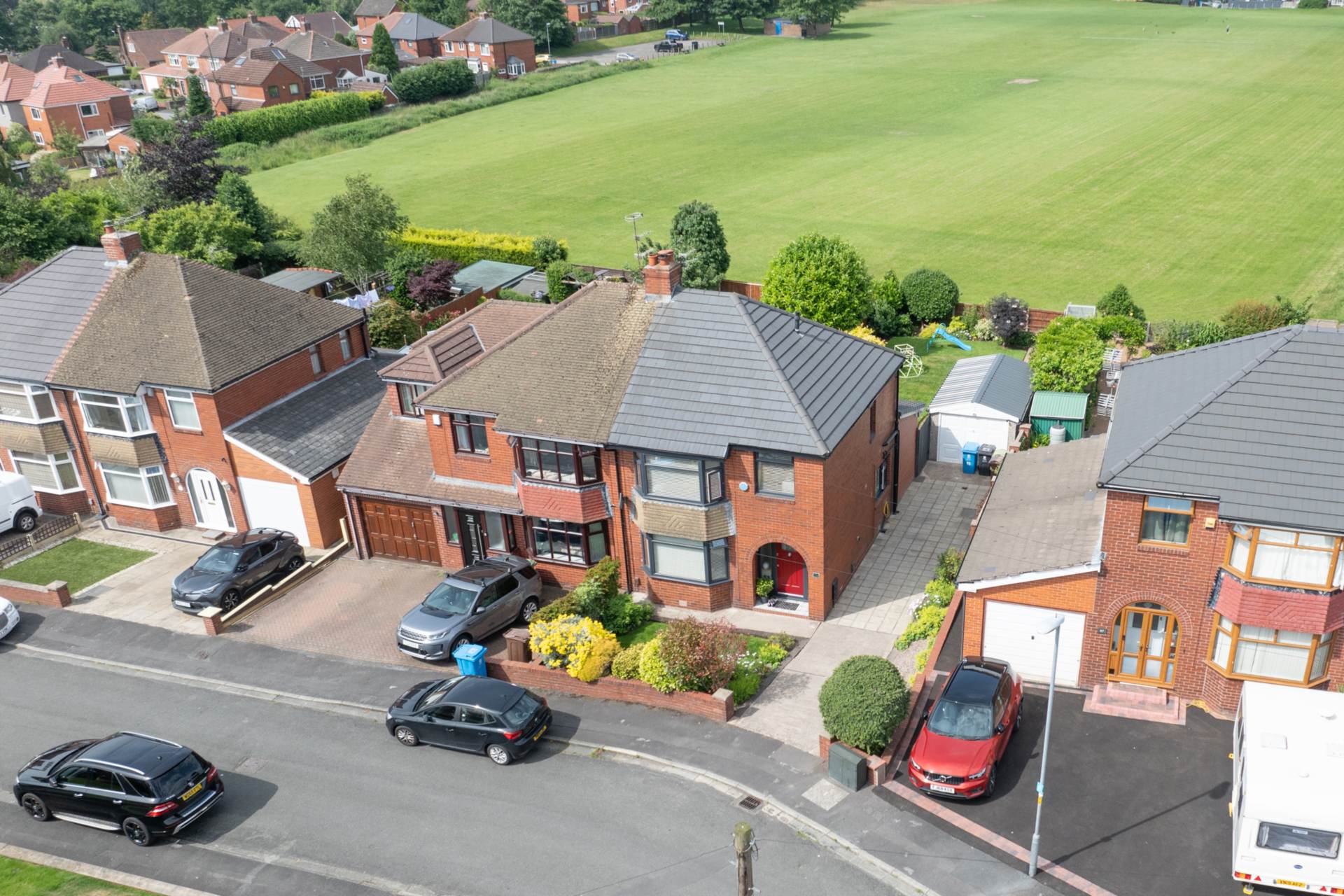 Manor Road, Shaw, Image 2