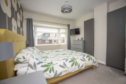 Manor Road, Shaw, Image 12