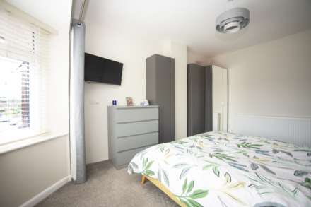 Manor Road, Shaw, Image 13