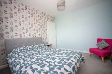 Manor Road, Shaw, Image 15