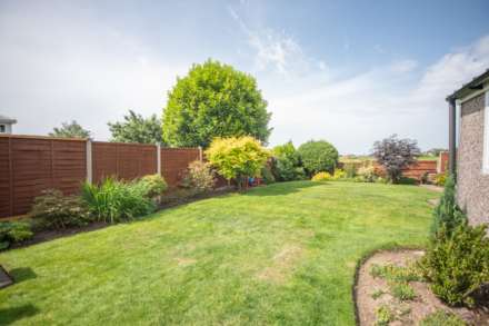 Manor Road, Shaw, Image 21