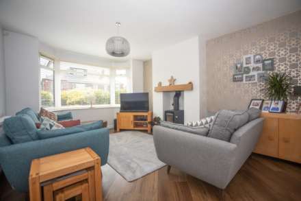 Manor Road, Shaw, Image 3