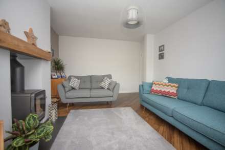 Manor Road, Shaw, Image 4