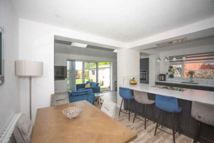 Manor Road, Shaw, Image 6