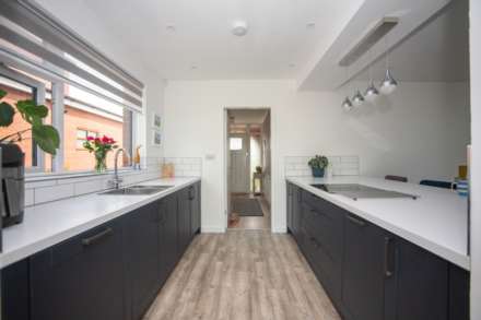 Manor Road, Shaw, Image 7