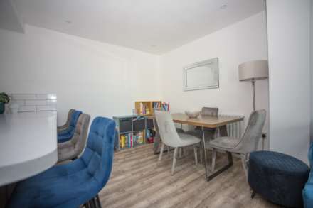 Manor Road, Shaw, Image 9