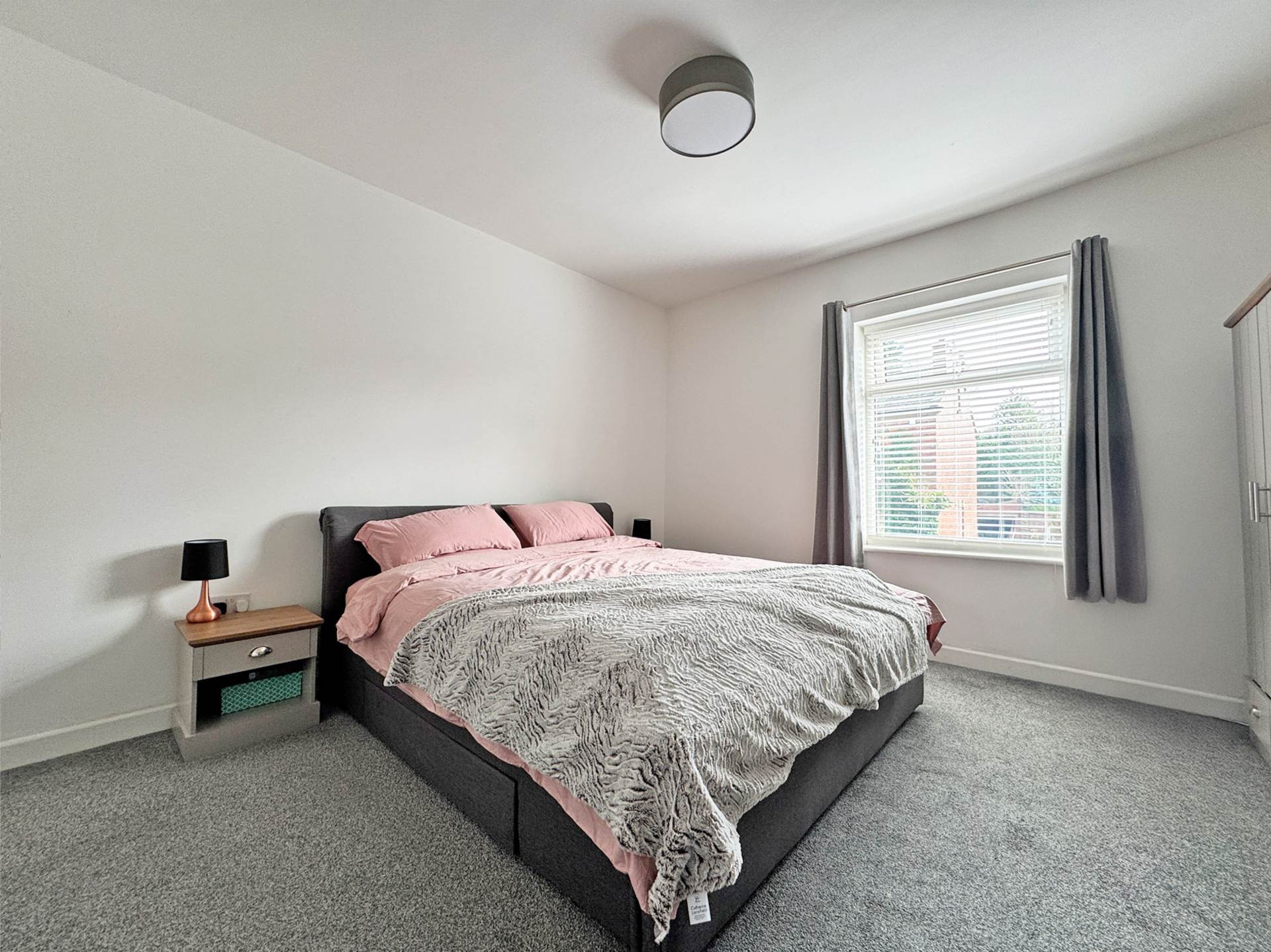 Dogford Road, Royton, Image 7