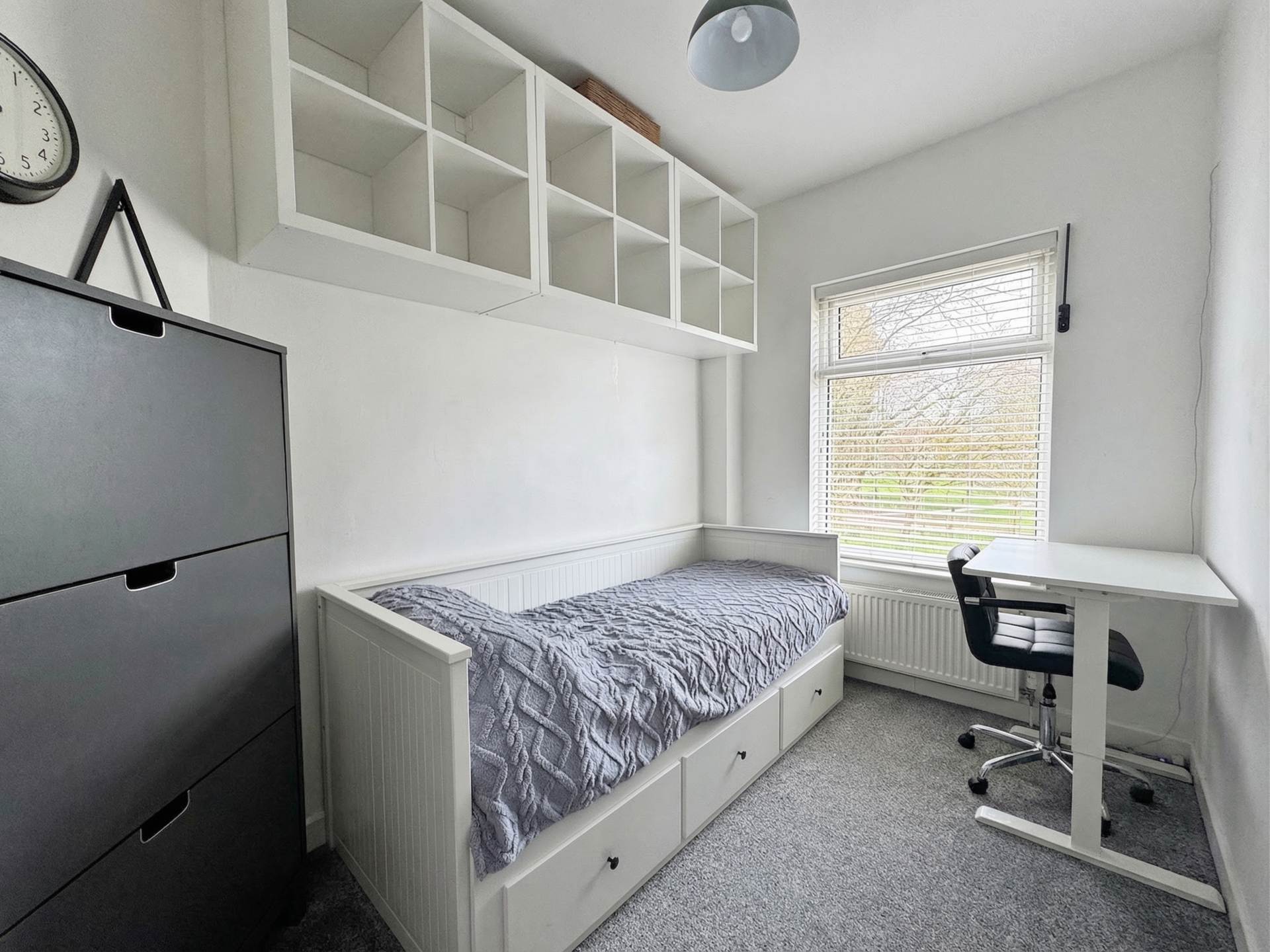 Dogford Road, Royton, Image 9