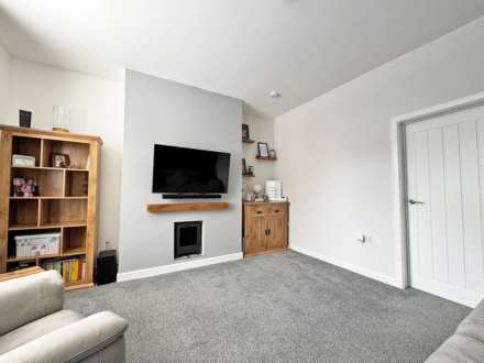 Dogford Road, Royton, Image 3