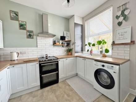 Dogford Road, Royton, Image 5