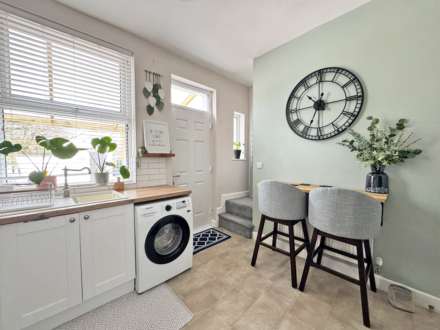 Dogford Road, Royton, Image 6