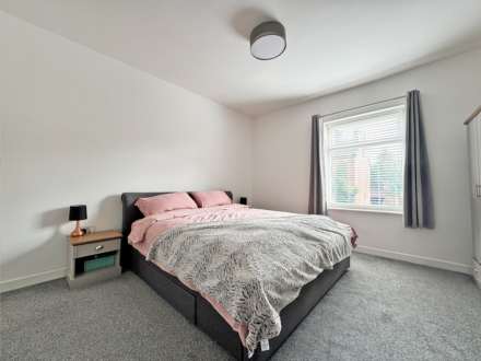 Dogford Road, Royton, Image 7