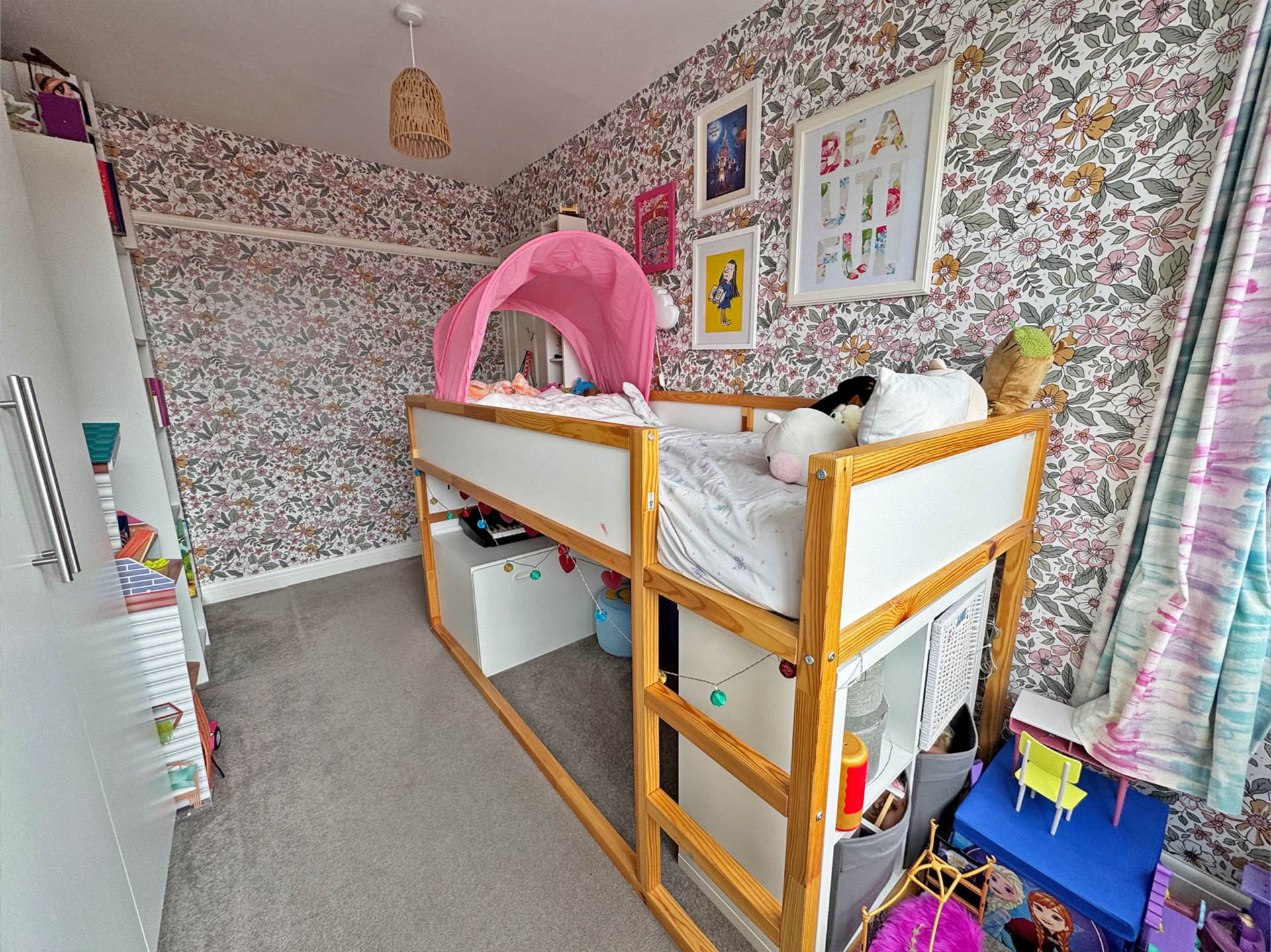 Longfield Road, Shaw, Image 4