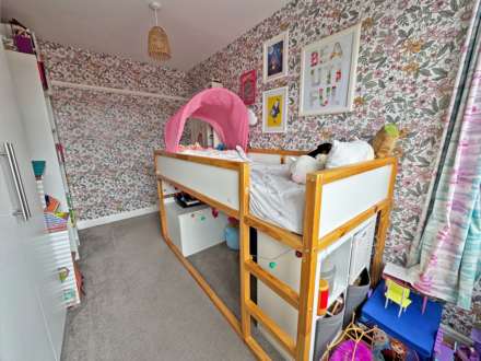 Longfield Road, Shaw, Image 4