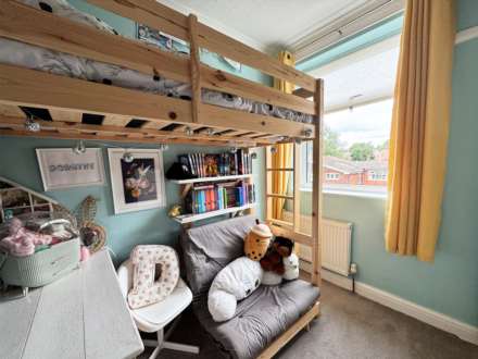 Longfield Road, Shaw, Image 5