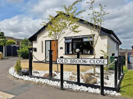 Old Brook Close, Shaw