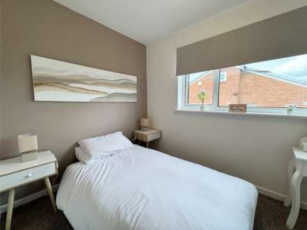 Old Brook Close, Shaw, Image 12