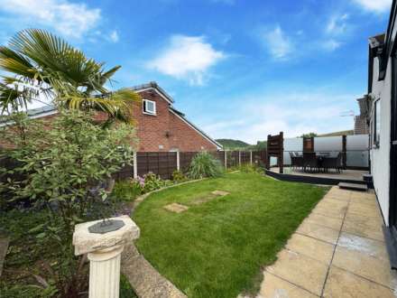 Old Brook Close, Shaw, Image 17