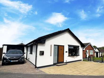 Old Brook Close, Shaw, Image 2