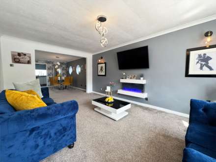 Old Brook Close, Shaw, Image 3