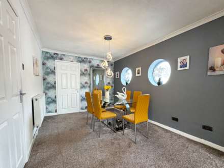 Old Brook Close, Shaw, Image 5