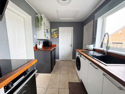 Old Brook Close, Shaw, Image 7