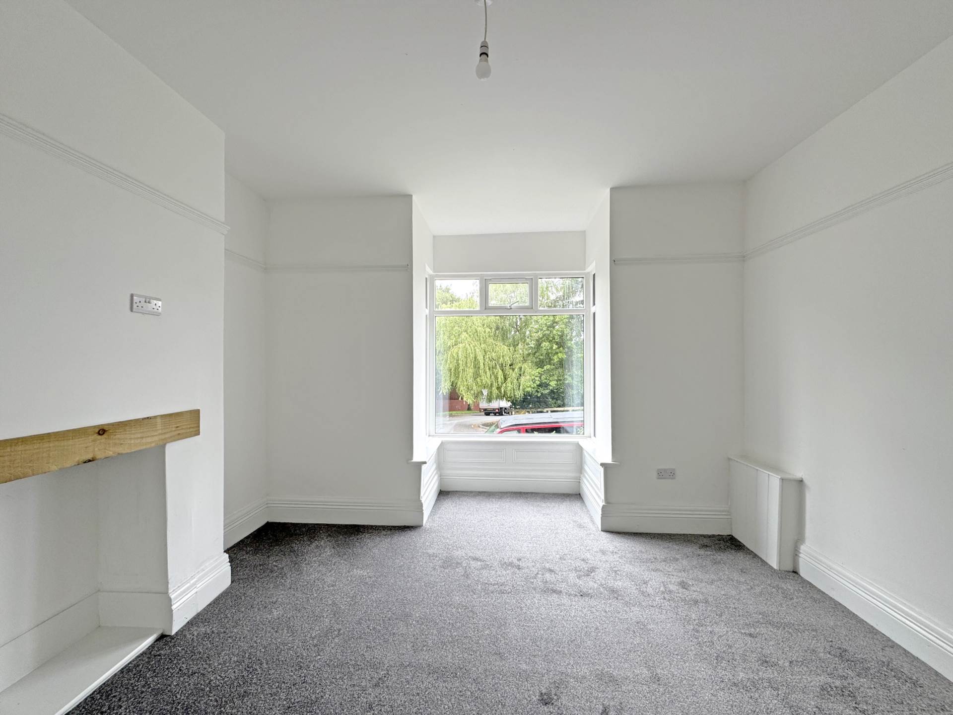 Grains Road, Shaw, Image 2