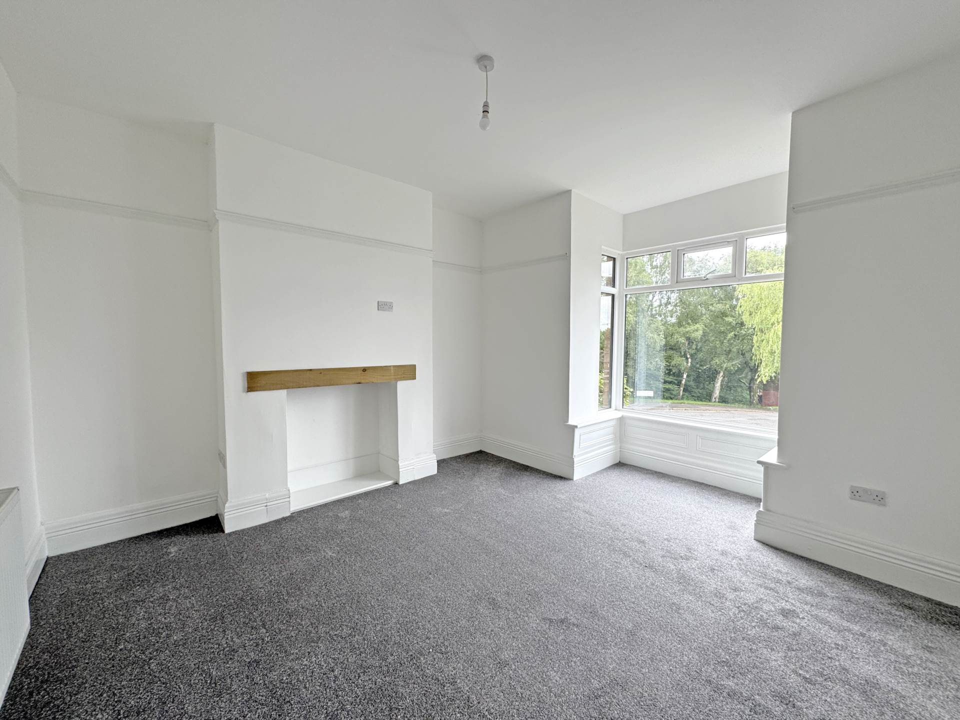 Grains Road, Shaw, Image 4