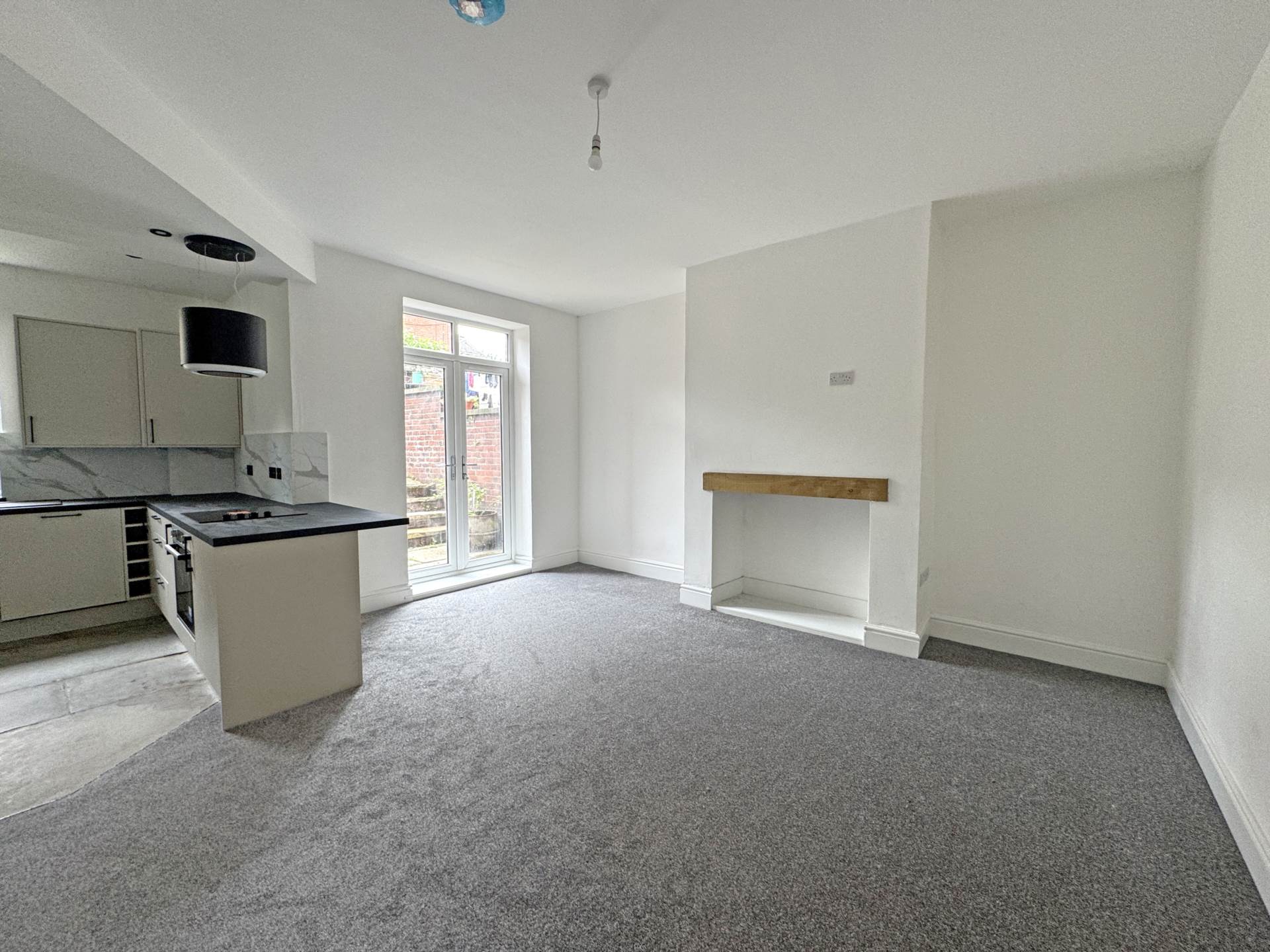 Grains Road, Shaw, Image 9