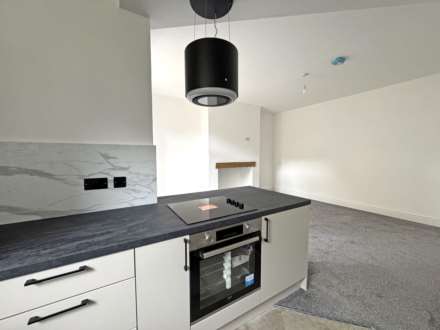 Grains Road, Shaw, Image 12