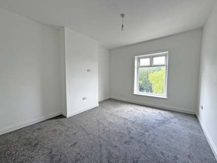 Grains Road, Shaw, Image 17