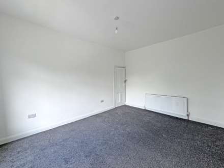 Grains Road, Shaw, Image 19