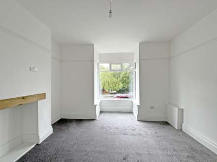 Grains Road, Shaw, Image 2
