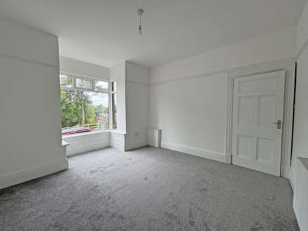 Grains Road, Shaw, Image 3
