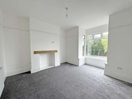 Grains Road, Shaw, Image 4