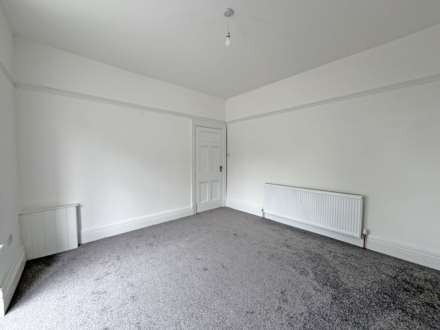 Grains Road, Shaw, Image 5