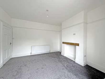 Grains Road, Shaw, Image 6