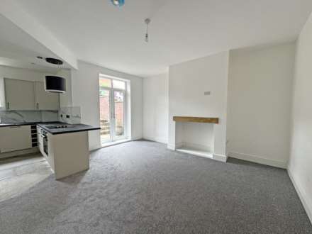 Grains Road, Shaw, Image 9