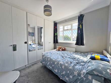 Grains Road, Shaw, Image 13