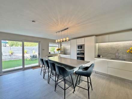 Grains Road, Shaw, Image 6