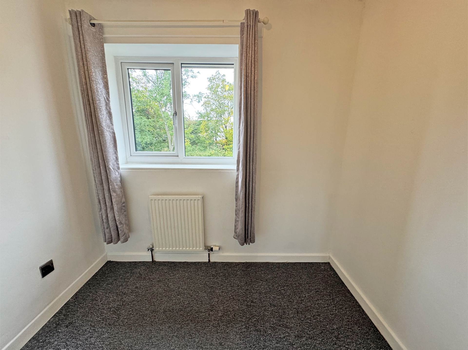 Harewood Drive, Royton, Image 4