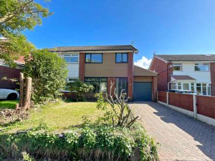 Harewood Drive, Royton, Image 2