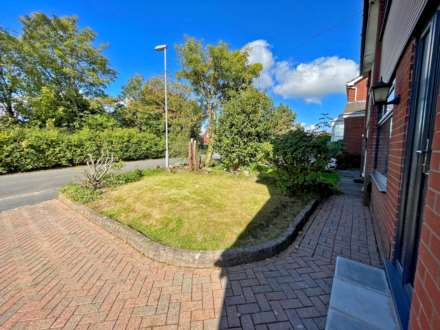 Harewood Drive, Royton, Image 3