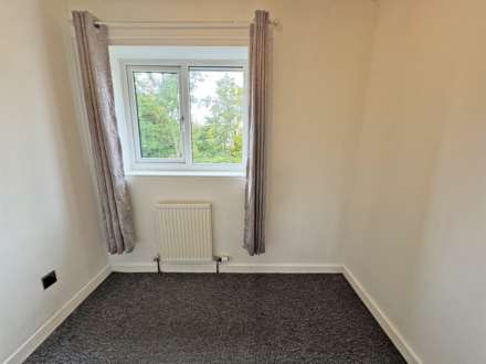 Harewood Drive, Royton, Image 4